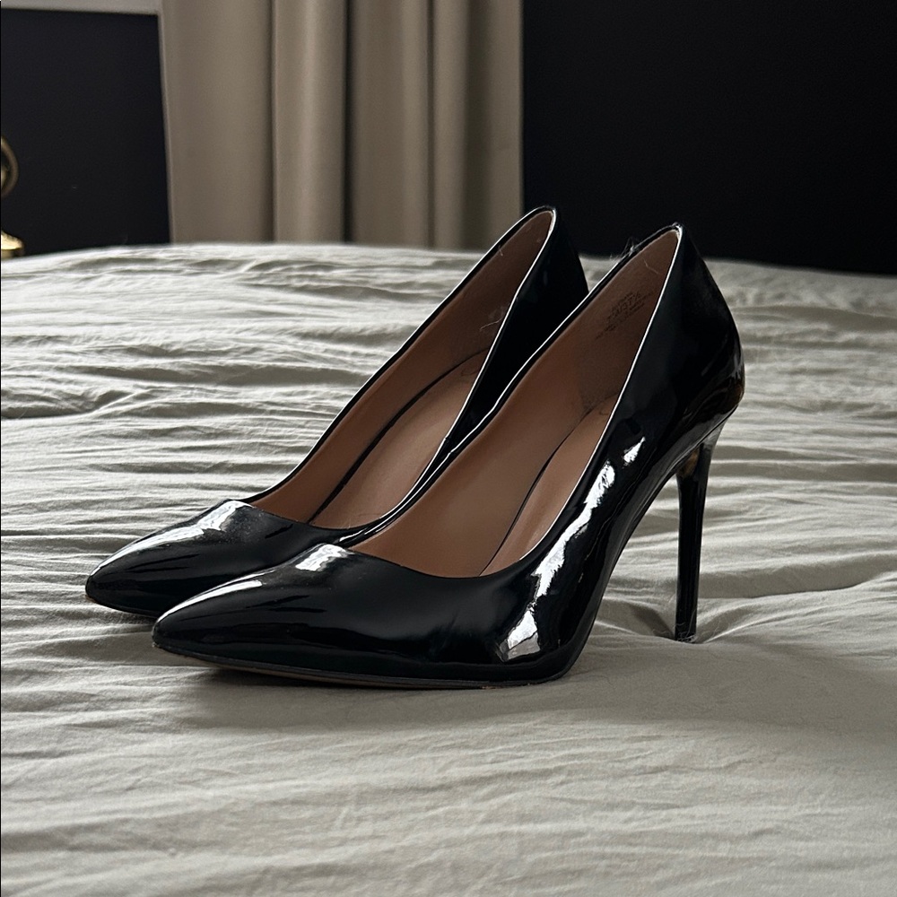 Jennifer Lopez Shiny Black Heels